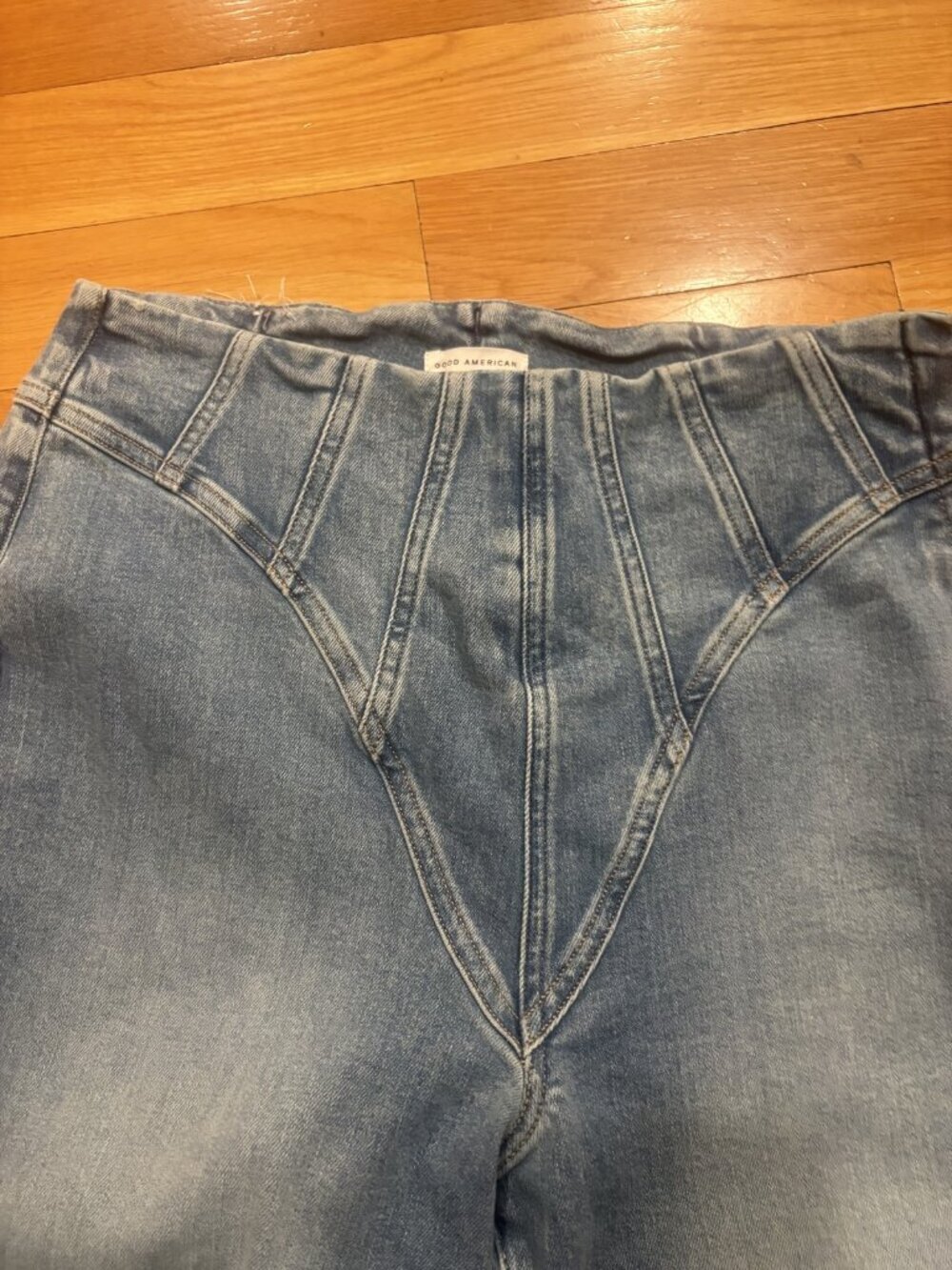 Good American Size 15 Light Wash Straight Leg Jeans with Seam Detail - Picture 2 of 6